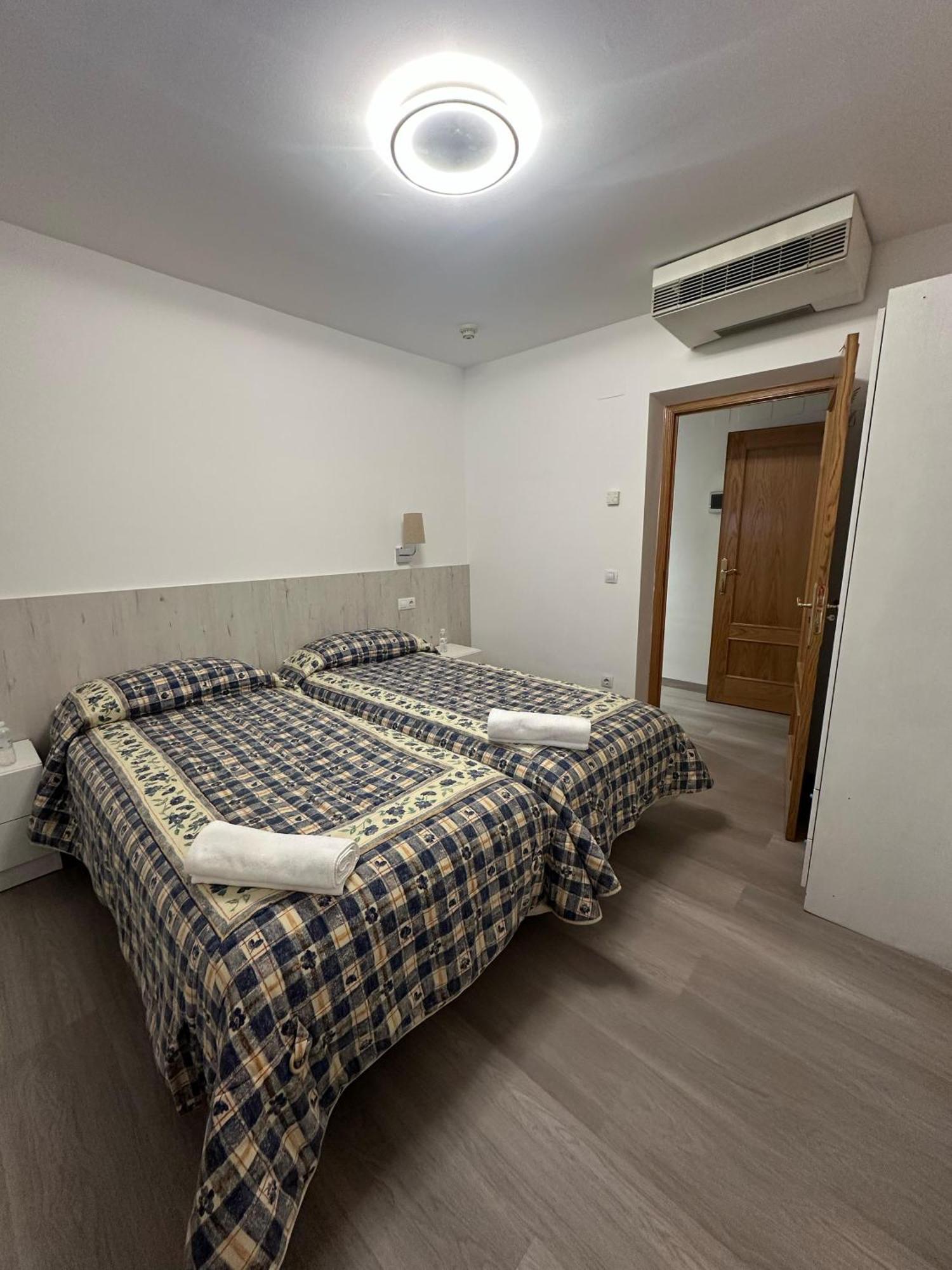 Hostal Restaurante Boccalino León Εξωτερικό φωτογραφία