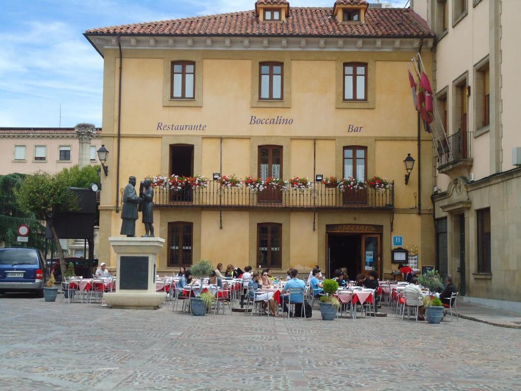 Hostal Restaurante Boccalino León Εξωτερικό φωτογραφία